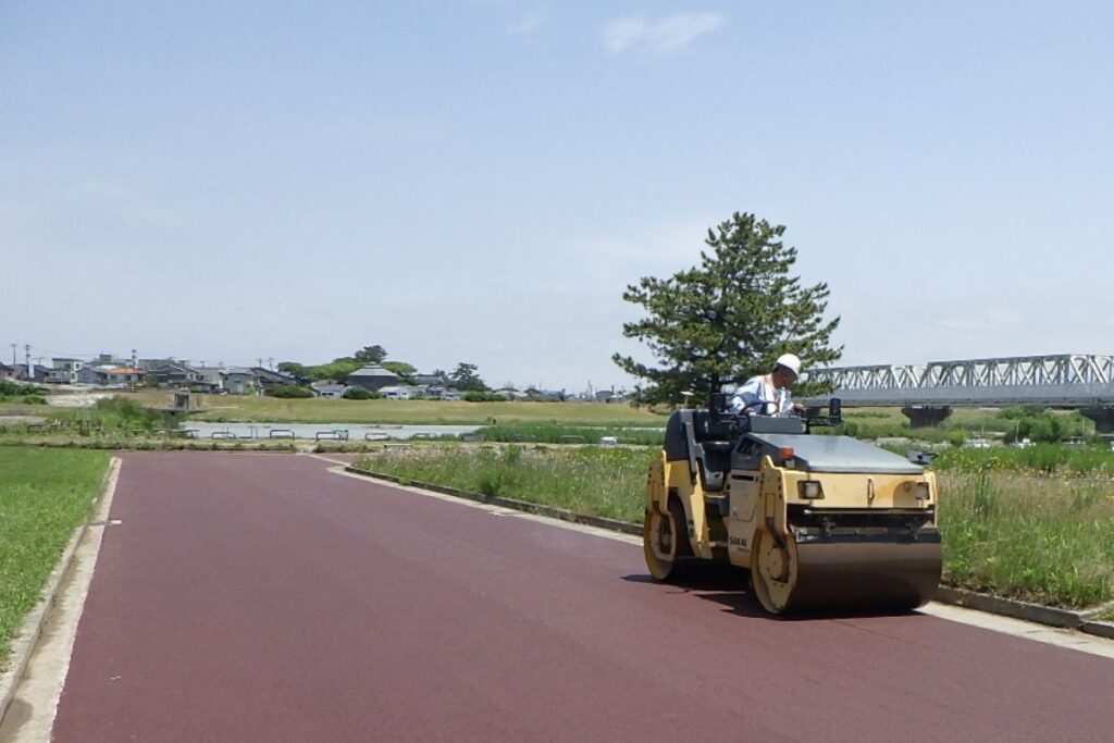 小松市をカバーする道路舗装工事のプロフェッショナル、ロードワークス。